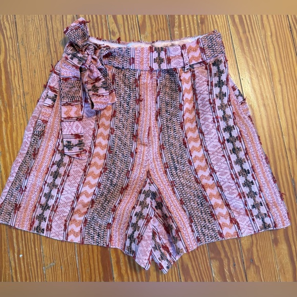 Eva France Textured Shorts- Size 4 - Picture 2 of 6